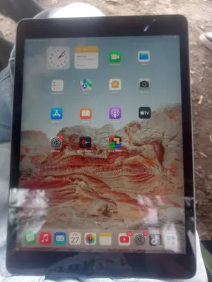 Apple iPad 9.7 64 GB Gray