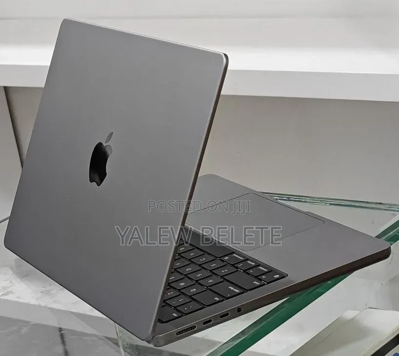 New Laptop Apple MacBook Pro 8GB Apple M3 Pro SSD 512GB