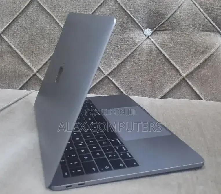 New Laptop Apple MacBook Pro 2017 16GB Intel Core i5 SSD 512GB