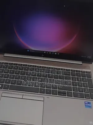 New Laptop HP ZBook Firefly G8 16GB SSD 512GB