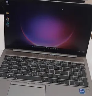 New Laptop HP ZBook Firefly G8 16GB SSD 512GB