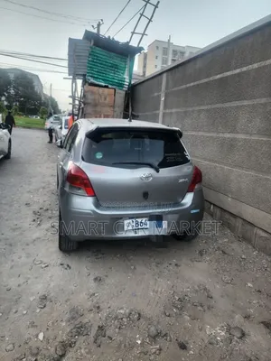 Toyota Yaris 2010 Silver