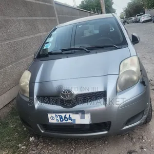 Toyota Yaris 2010 Silver