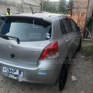 Toyota Yaris 2010 Silver