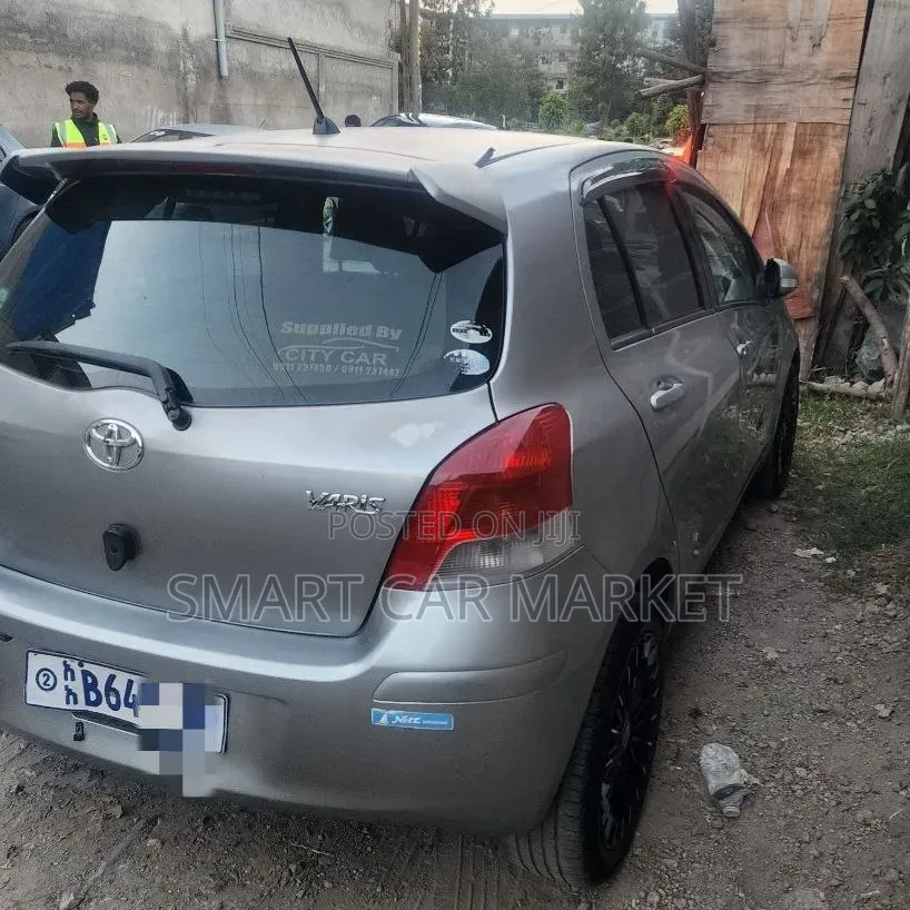 Toyota Yaris 2010 Silver