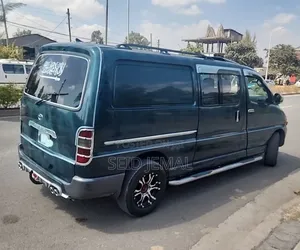 Toyota HiAce 2002 Green