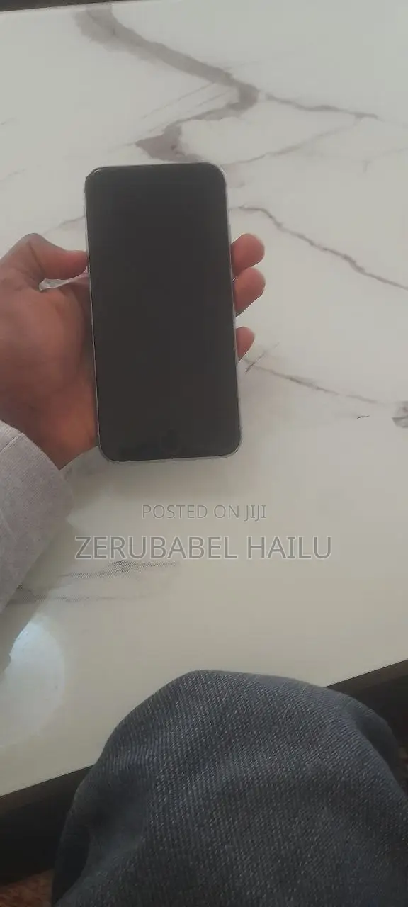 Apple iPhone 6 16 GB Gray