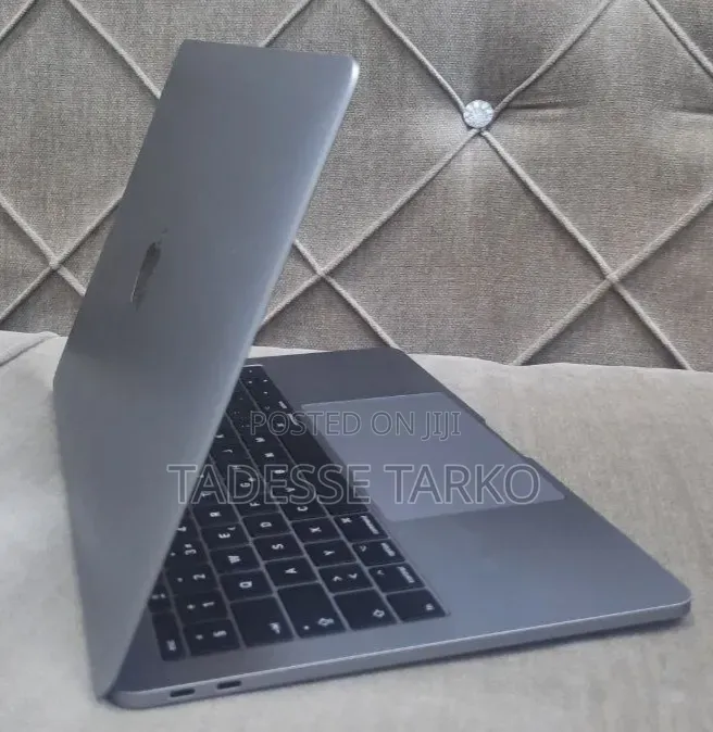 New Laptop Apple MacBook Pro 2017 16GB Intel Core i5 SSD 512GB