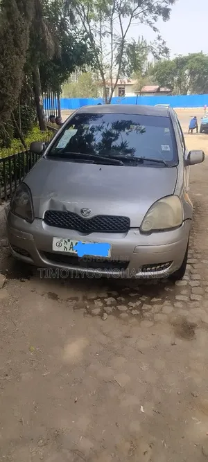 Toyota Vitz 1.0 FWD 3dr 2004 Gray
