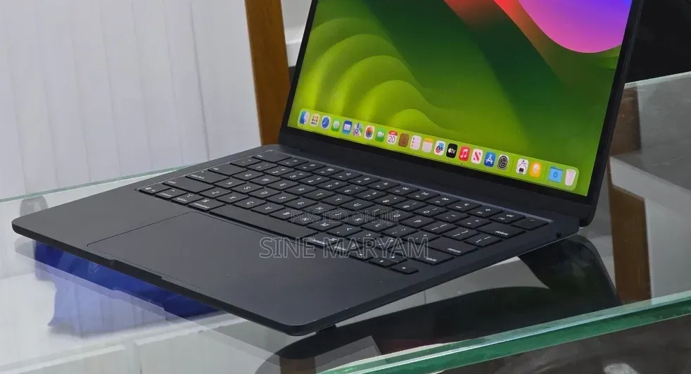 New Laptop Apple MacBook Air 2025 M4 13-inch 16GB Apple M4 SSD 256GB