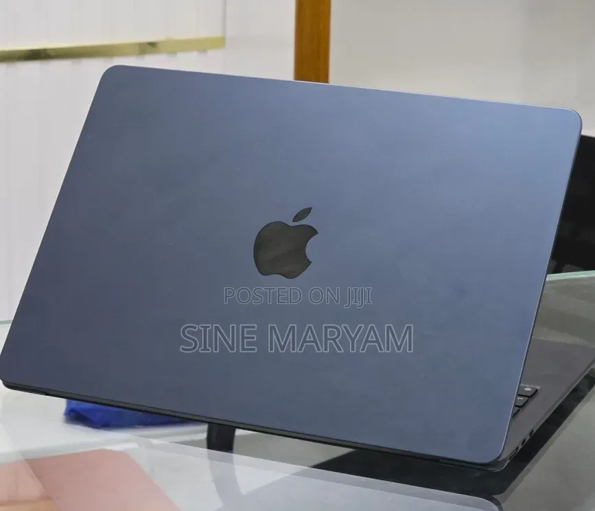 New Laptop Apple MacBook Air 2025 M4 13-inch 16GB Apple M4 SSD 256GB
