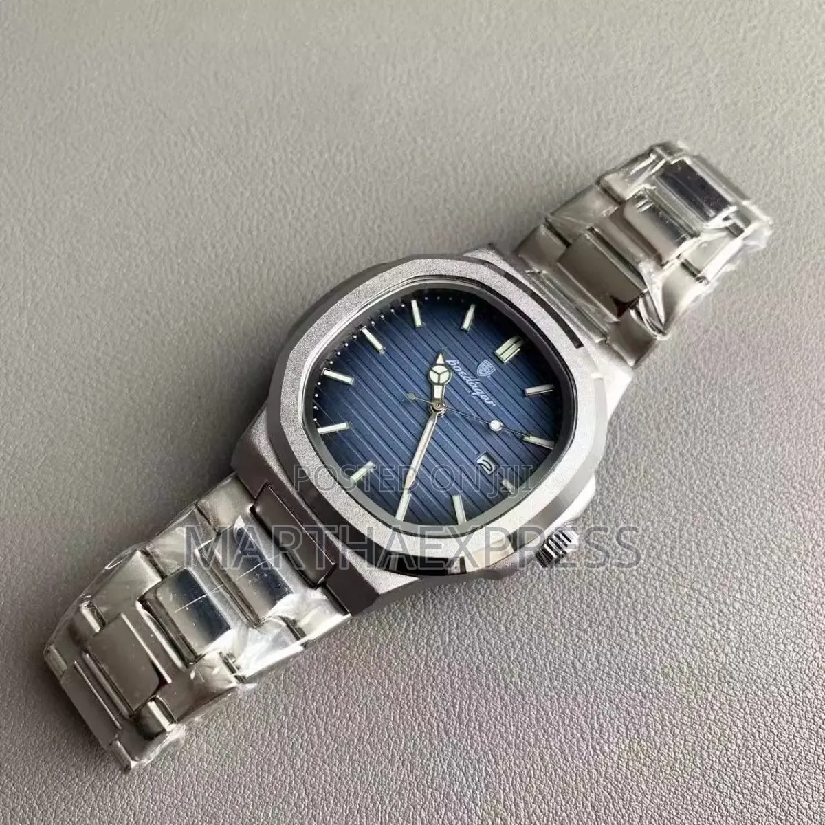 Men Watch Poedagar
