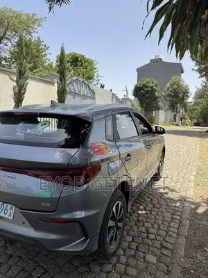 BYD E2 43 kWh 94 hp FWD 2025 Silver