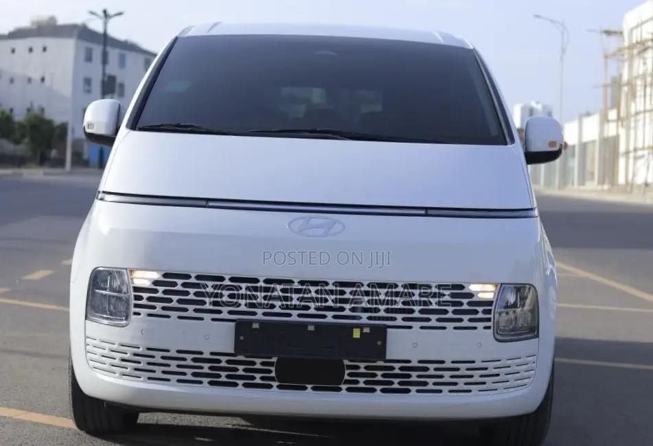 New Hyundai Staria 2023 White
