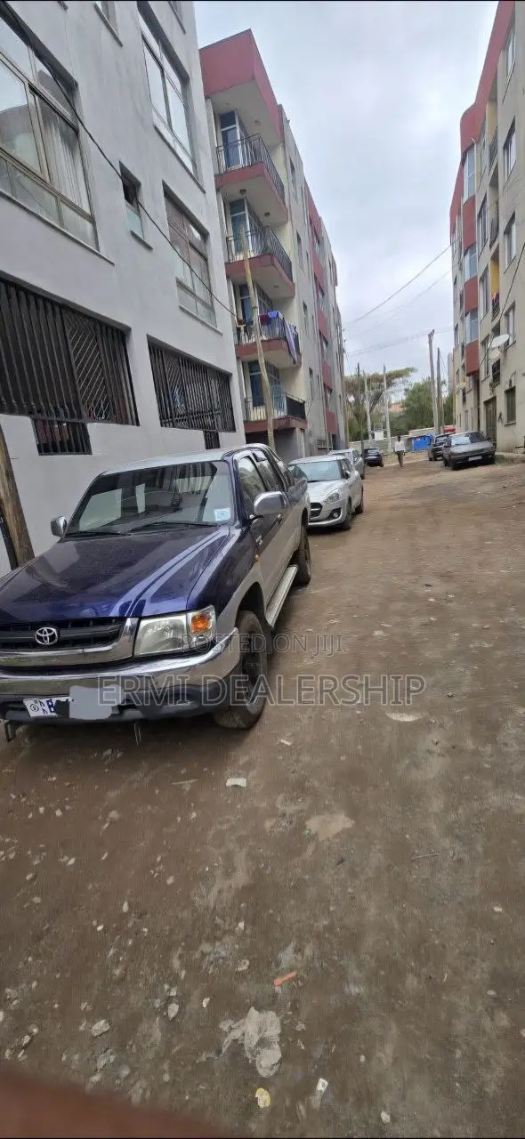 Toyota Hilux 2002 Purple