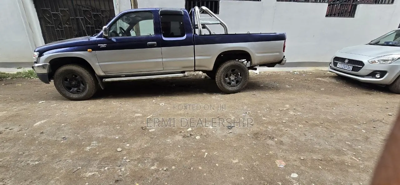 Toyota Hilux 2002 Purple