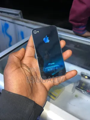 New Apple iPhone 4 32 GB Black