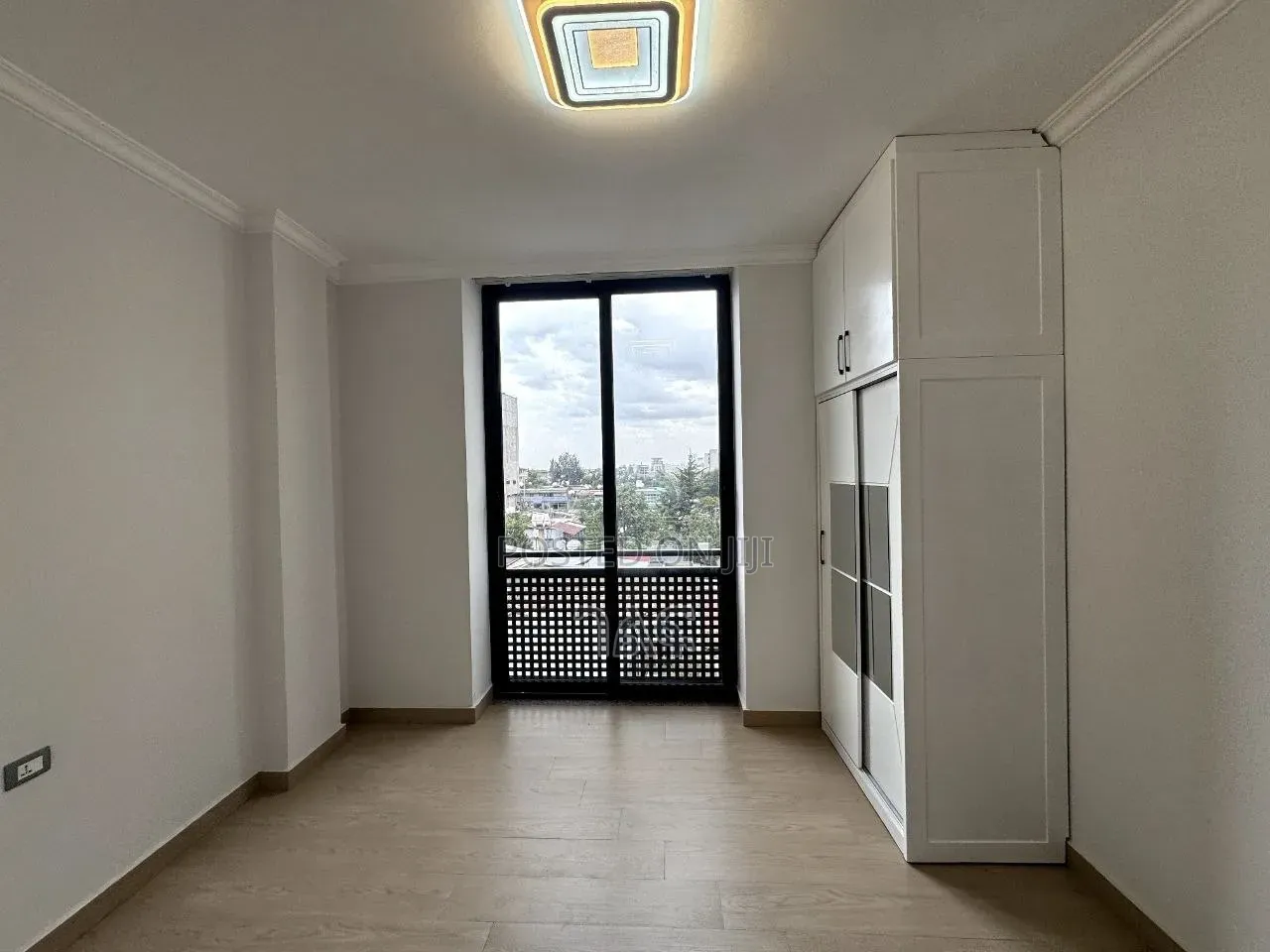 2bdrm Apartment in ለቡ : ጀርመን አደባባይ -, Bole for sale