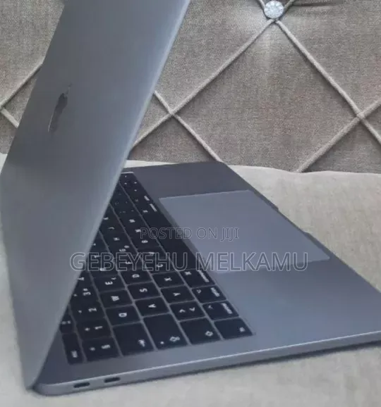 New Laptop Apple MacBook Pro 2017 16GB Intel Core i5 SSD 512GB