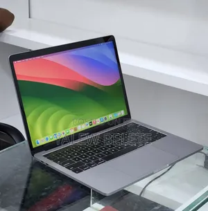 New Laptop Apple MacBook Pro 16GB Intel Core i7 SSD 256GB