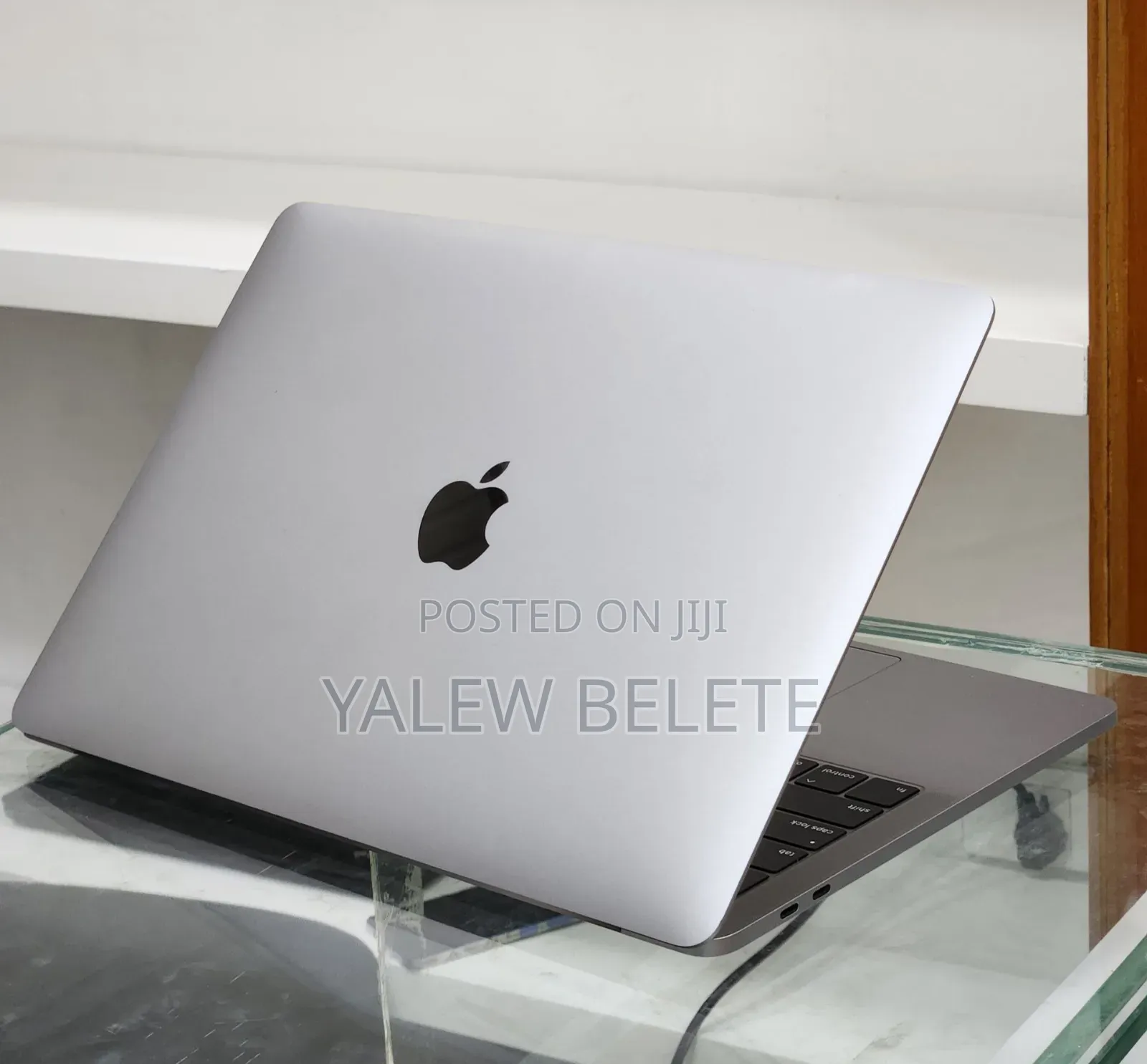 New Laptop Apple MacBook Pro 16GB Intel Core i7 SSD 256GB