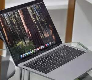 New Laptop Apple MacBook Pro 2017 16GB Intel Core i7 SSD 256GB