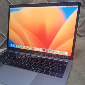 New Laptop Apple MacBook Pro 2017 16GB Intel Core i5 SSD 512GB