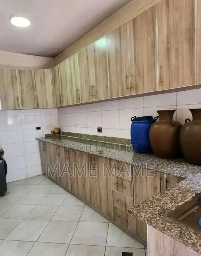 5bdrm House in Addis Abeba, Bole for sale