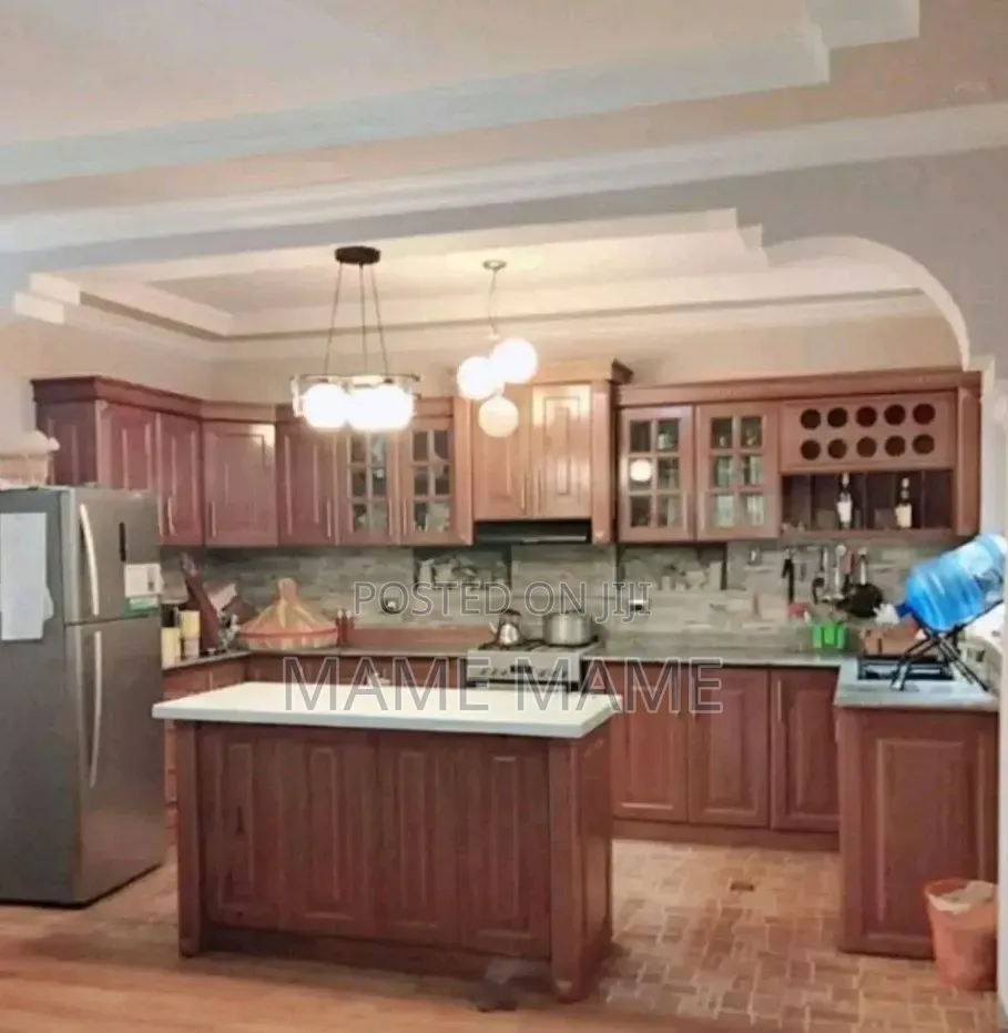 5bdrm House in Addis Abeba, Bole for sale