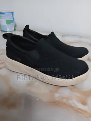 Black Sneaker