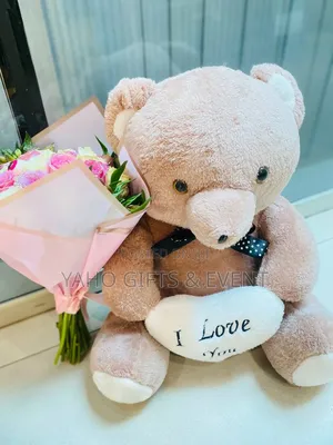 Medium Toy With Bouquet