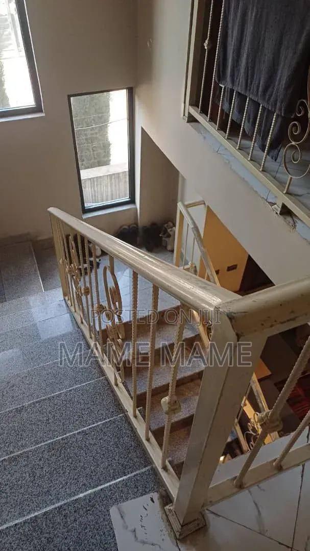 5bdrm House in Addis Abeba, Bole for sale