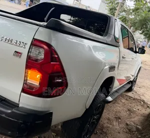 Toyota Hilux 2023 White