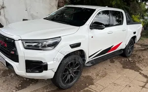 Toyota Hilux 2023 White