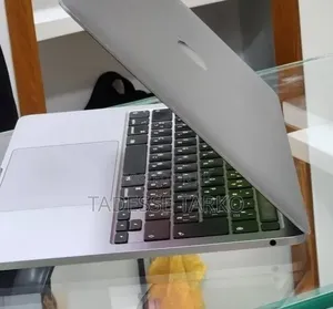 New Laptop Apple MacBook Pro 2020 8GB Intel Core i5 SSD 512GB