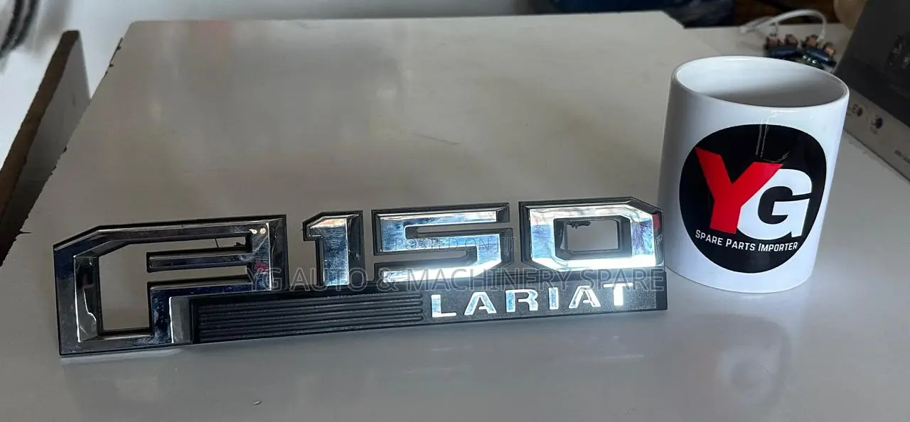 Ford F-150 Lariat LHS Fender Monogram
