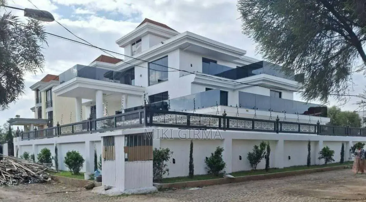 20bdrm Townhouse/Terrace in ሰሚት ፊጋ, Bole for sale