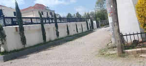 20bdrm Townhouse/Terrace in ሰሚት ፊጋ, Bole for sale