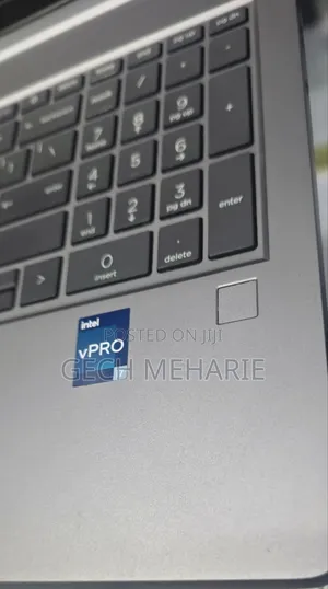 New Laptop HP ZBook Firefly 15 G7 16GB Intel Core i7 SSD 512GB