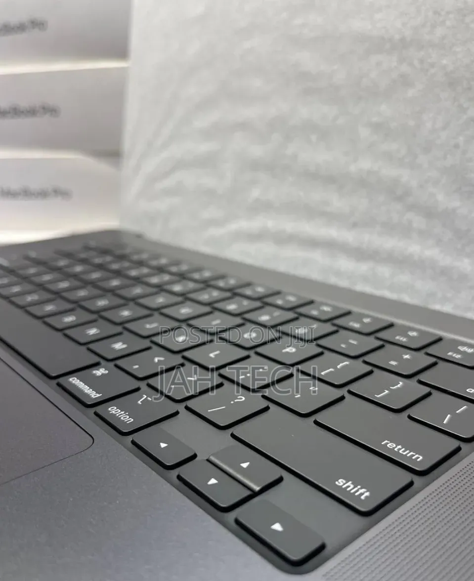 New Apple MacBook Pro 2023 M3 Max 16-inch 36GB Apple M3 Max SSD 1T