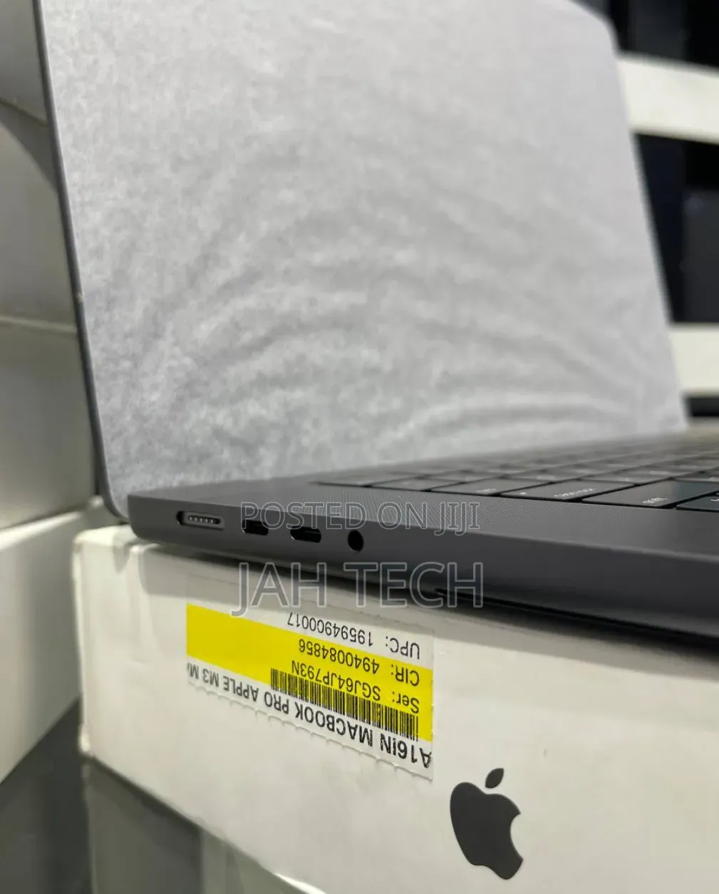 New Apple MacBook Pro 2023 M3 Max 16-inch 36GB Apple M3 Max SSD 1T