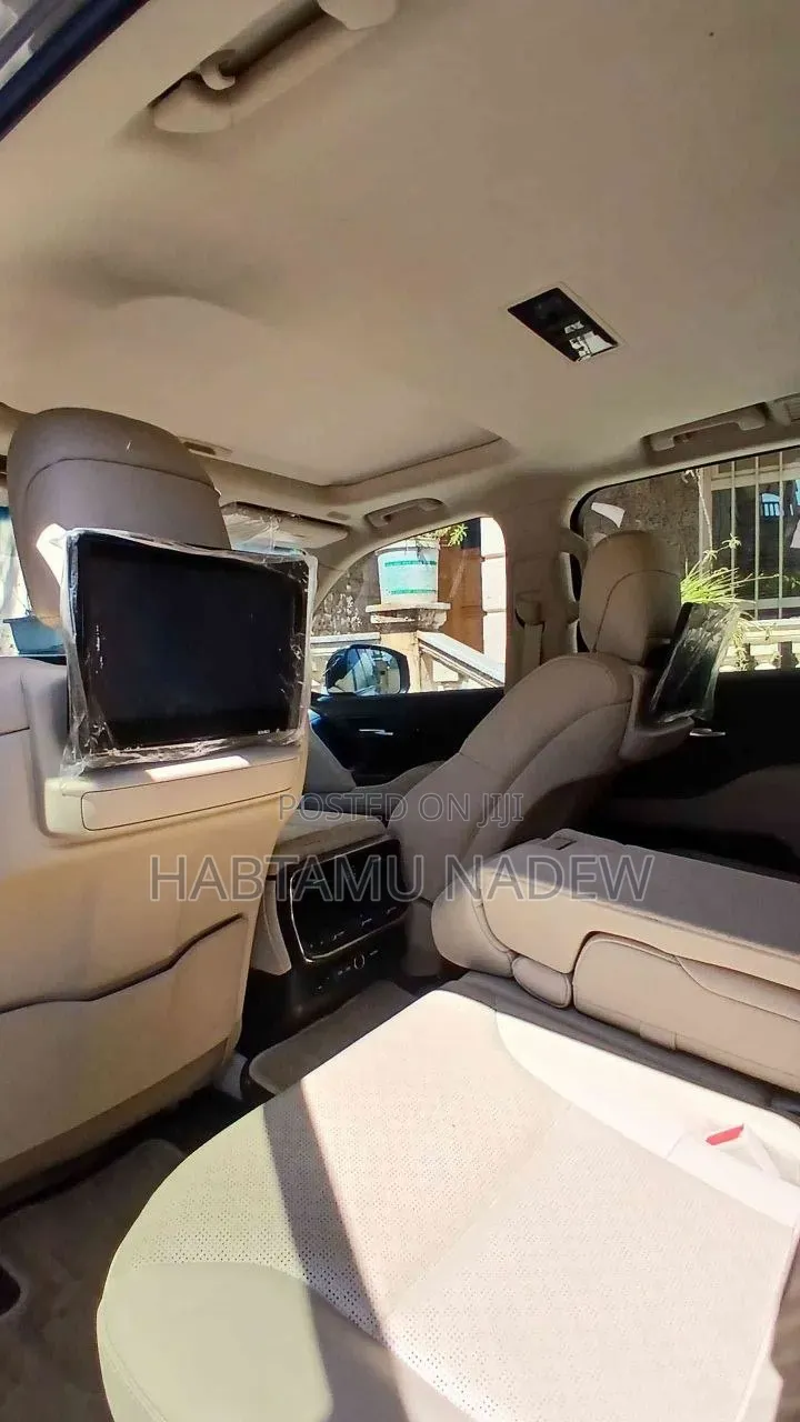 Toyota Land Cruiser 2023 Gray
