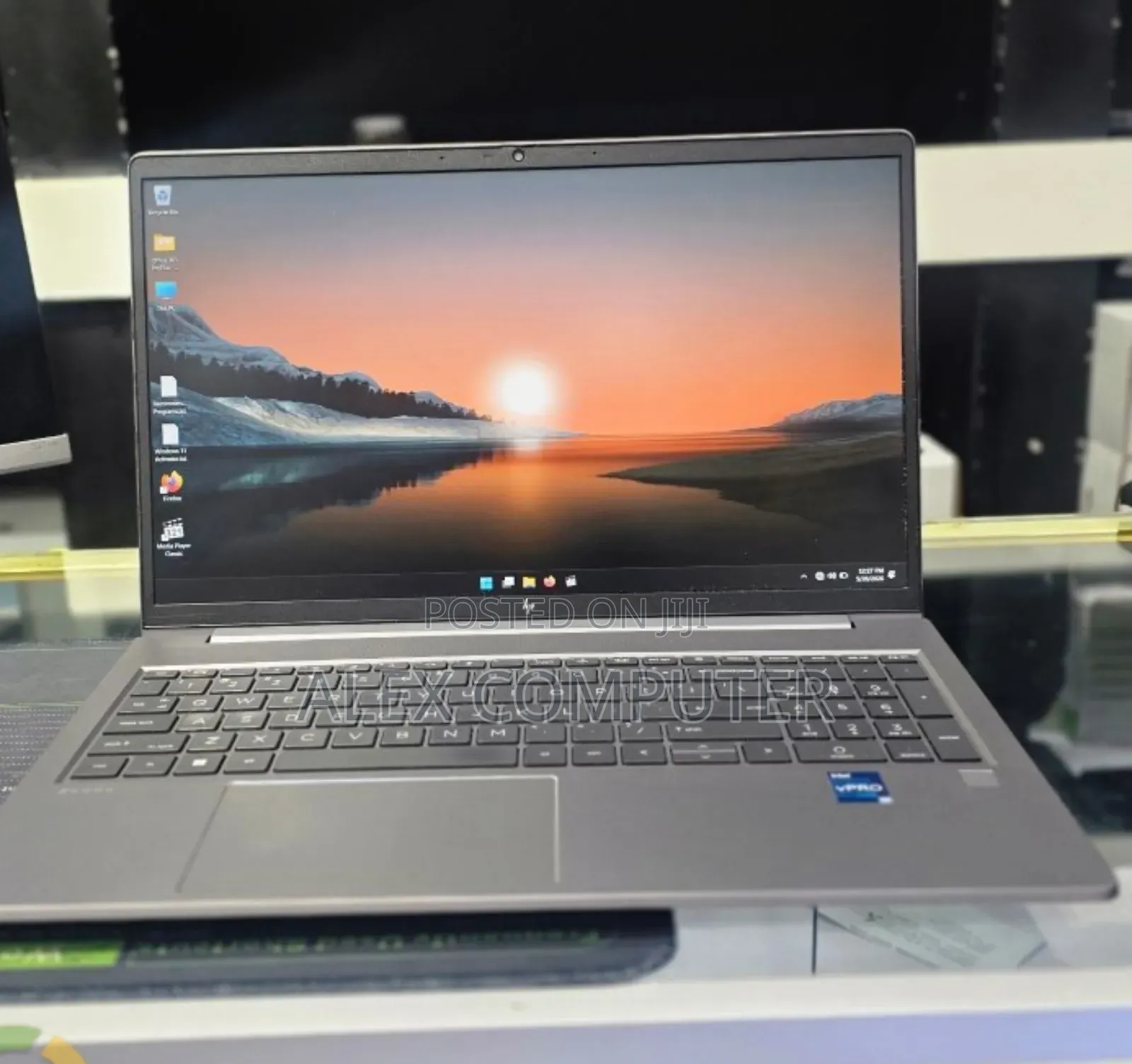 New Laptop HP ZBook Firefly 16 G10 16GB Intel Core i7 SSD 512GB