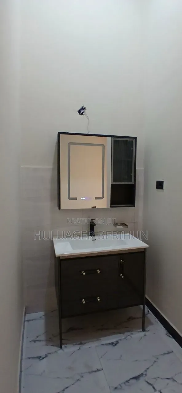 4bdrm Villa in Akaky Kaliti for sale