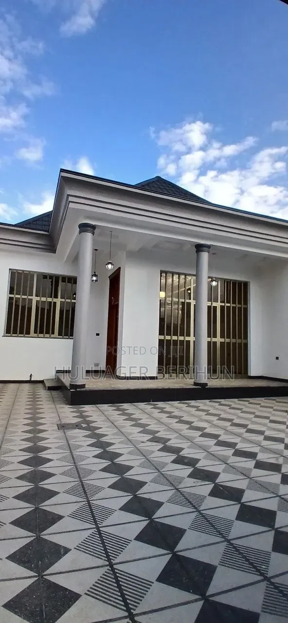 4bdrm Villa in Akaky Kaliti for sale