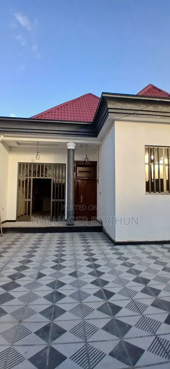 4bdrm Villa in Akaky Kaliti for sale