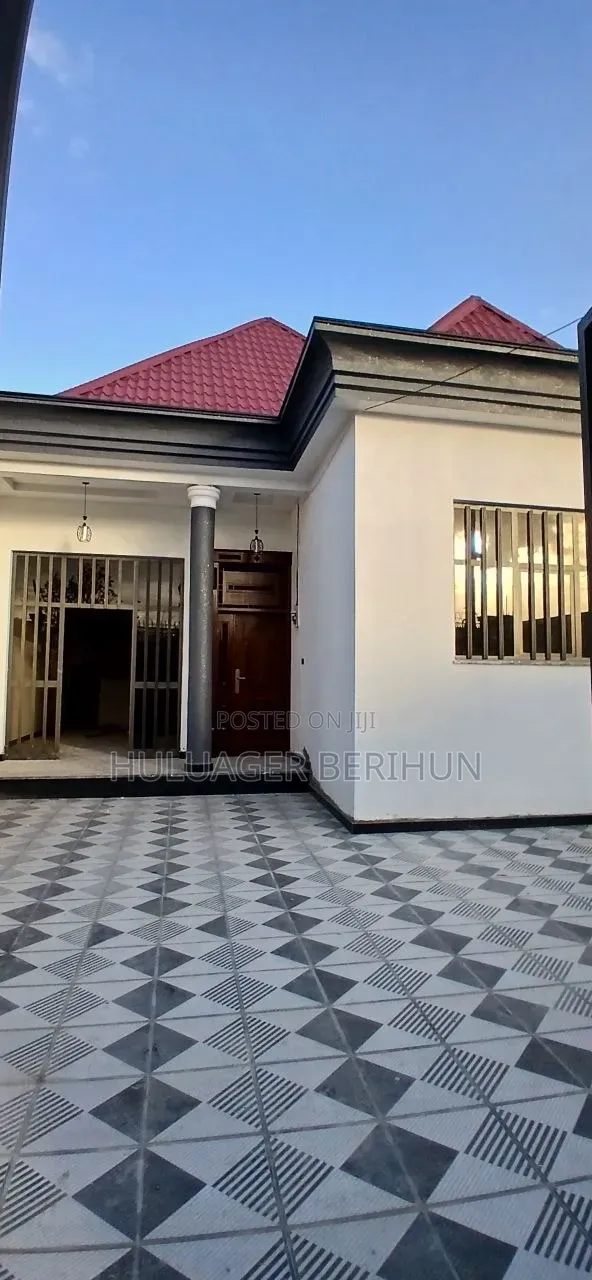 4bdrm Villa in Akaky Kaliti for sale