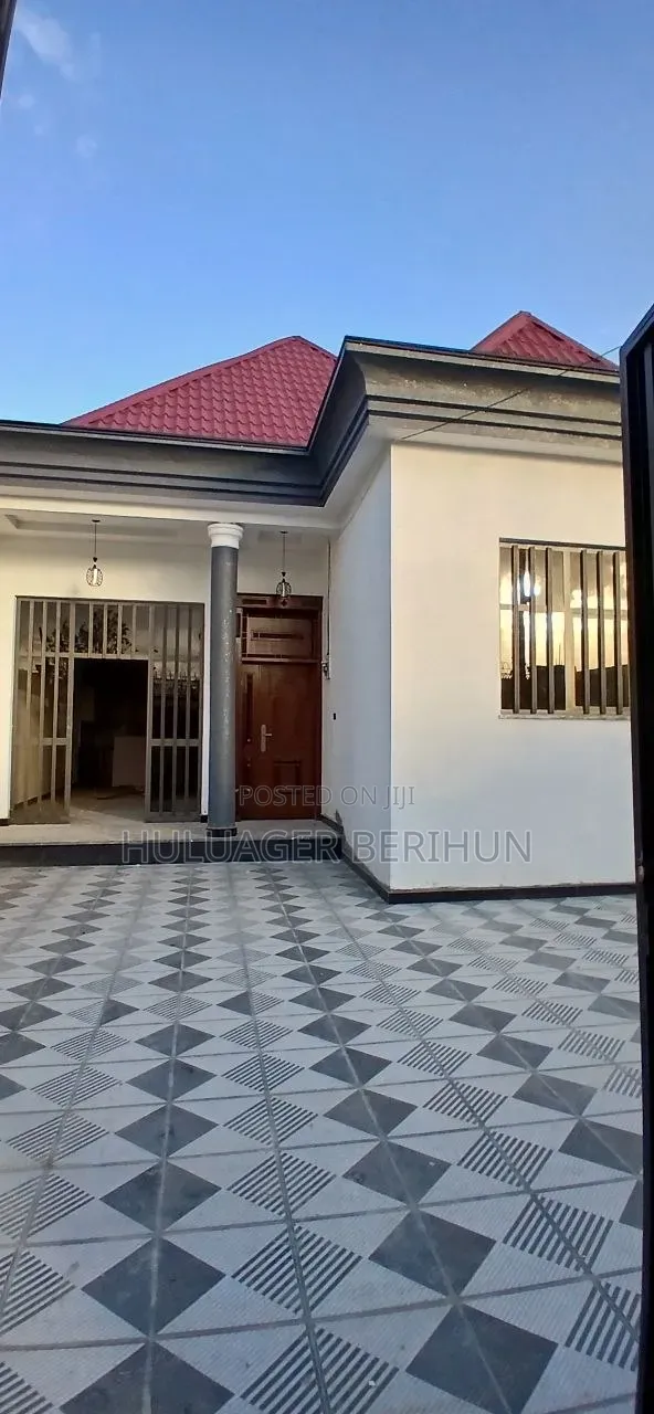 4bdrm Villa in Akaky Kaliti for sale