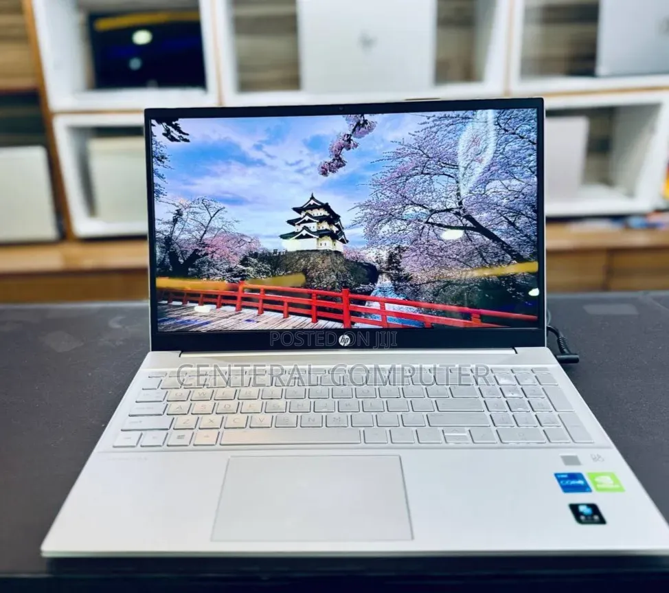 New Laptop HP Pavilion 15-cs3063cl 16GB Intel Core i7 SSD 512GB