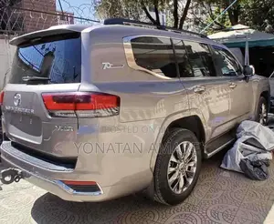 Toyota Land Cruiser 2023 Gold